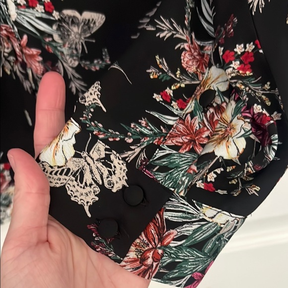 Torrid Black Floral Blouse size 1 - Picture 4 of 6